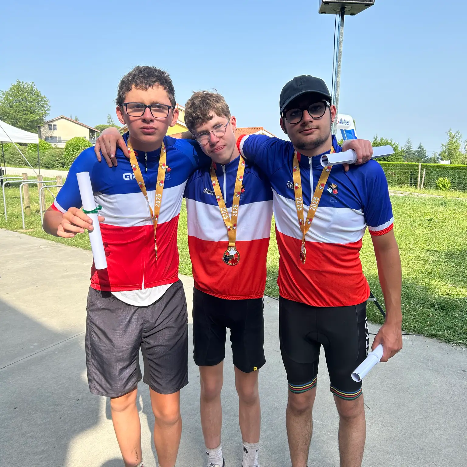 Photo de trois jeune victorieux de l'ADAPEI de la Meuse