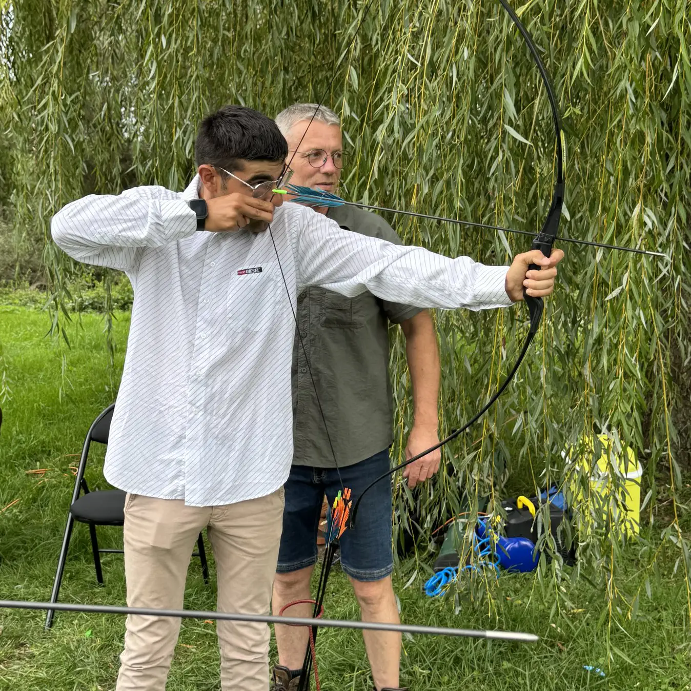 Photo d'un jeunes qui fait du tir à l'arc à l'ADAPEI de la Meuse